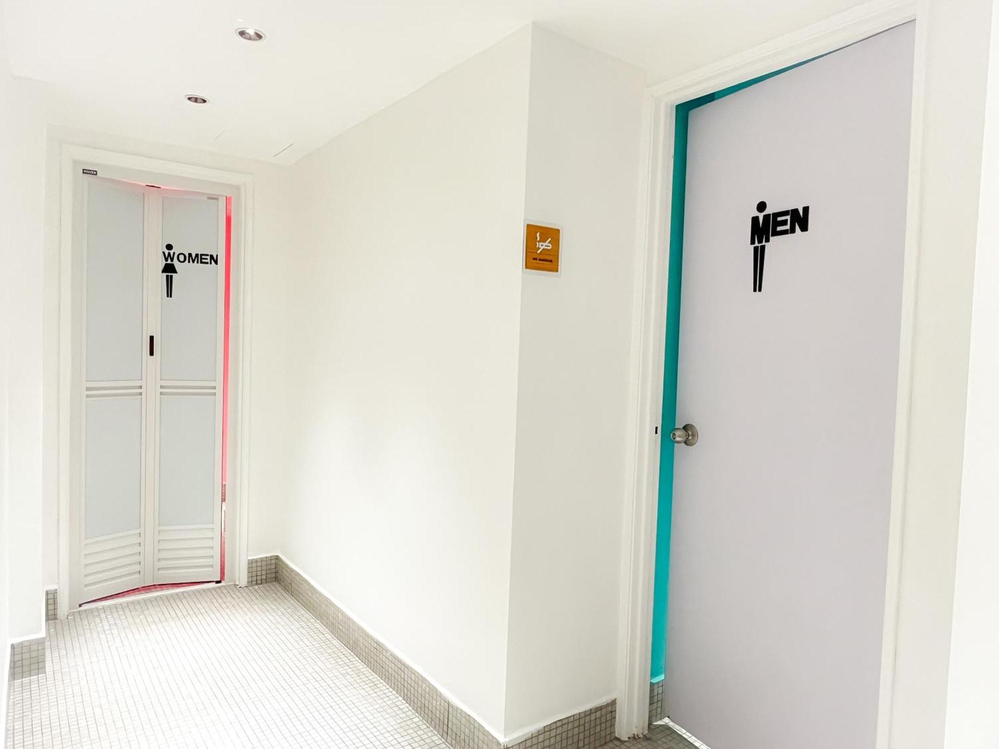 Отель Sleep Box Penang Джорджтаун Экстерьер фото