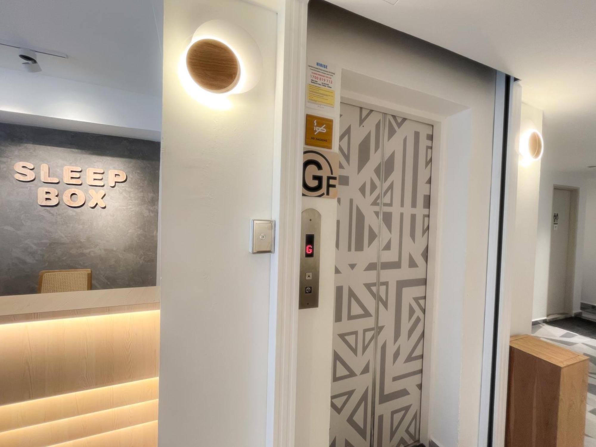 Отель Sleep Box Penang Джорджтаун Экстерьер фото