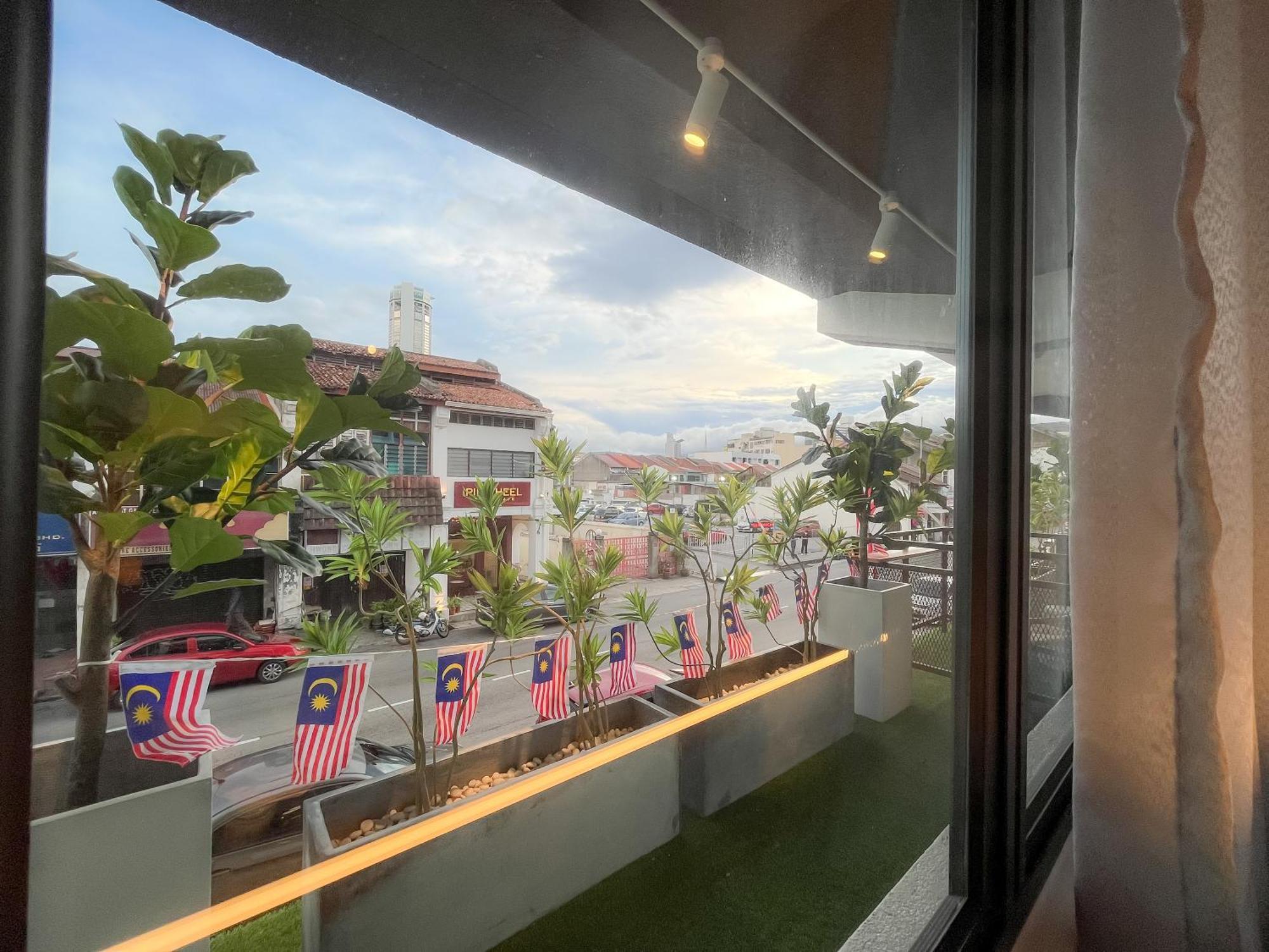 Отель Sleep Box Penang Джорджтаун Экстерьер фото